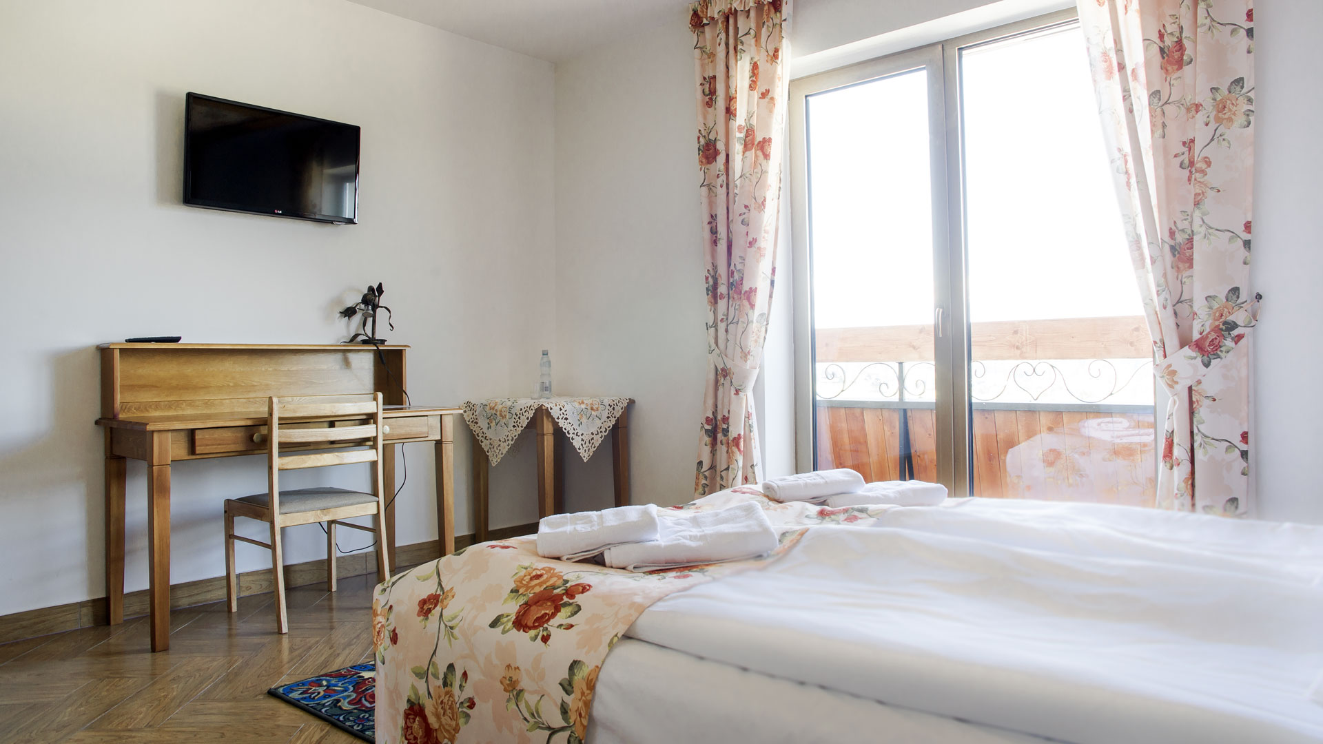 Indgang til Montenero Resort & Spa i vinterlandskab